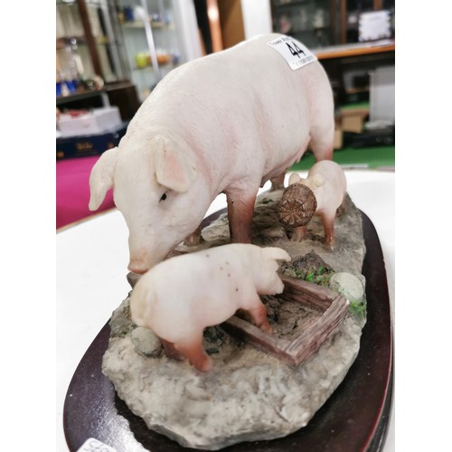 44 - Juliana collection mother pig and piglets in good condition signed height of 16cm width 27cm depth 1... 