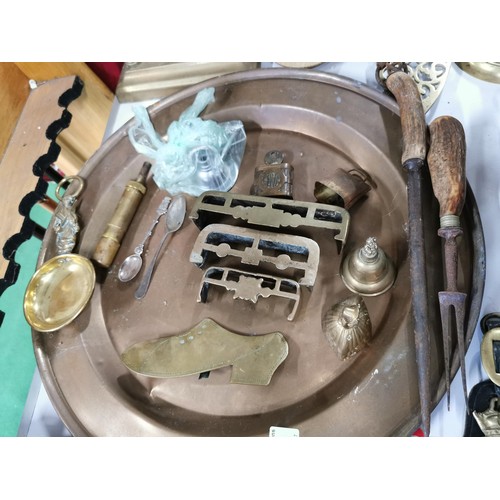 48 - Suite of metal ware inc brass and copper with toasting forks brass bell grease gun trivets an art no... 