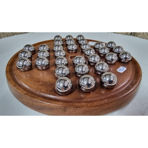 5 - Vintage vintage solid wood solitaire board along with 32 solid balls in excellent condition diameter... 