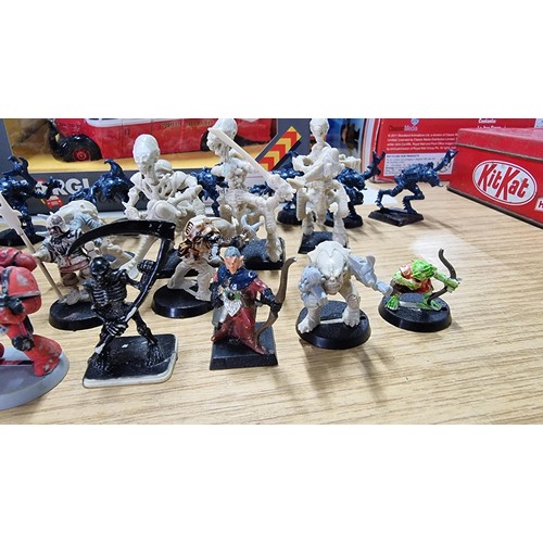 14 - Approx 41 plastic Warhammer fantasy game figures some are painted some are unpainted in good conditi... 