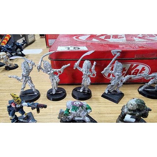 15 - Large collection 35x metal Warhammer fantasy figures inc goblins dwarfs etc some painted some are no... 