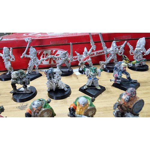 15 - Large collection 35x metal Warhammer fantasy figures inc goblins dwarfs etc some painted some are no... 