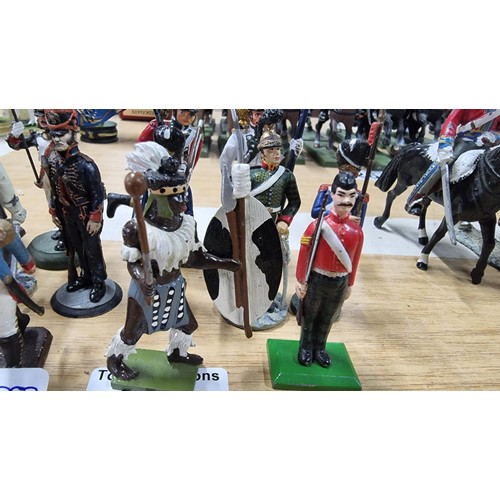 20 - Quantity of 16x metal hand painted soldiers presenting excellent detail inc 3 flag bearers various m... 