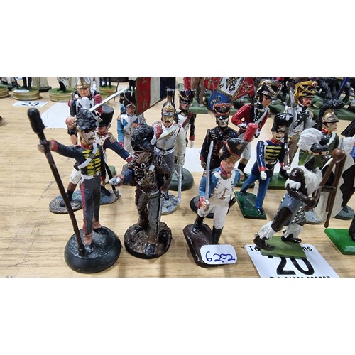 20 - Quantity of 16x metal hand painted soldiers presenting excellent detail inc 3 flag bearers various m... 