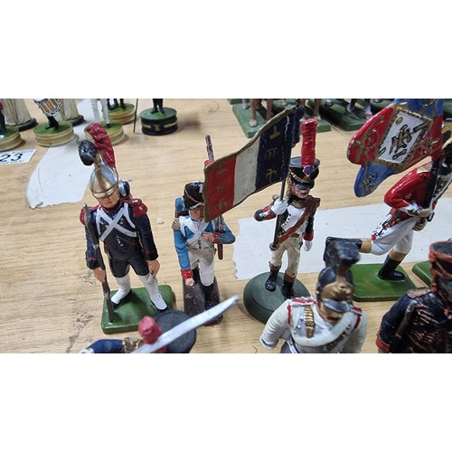 20 - Quantity of 16x metal hand painted soldiers presenting excellent detail inc 3 flag bearers various m... 