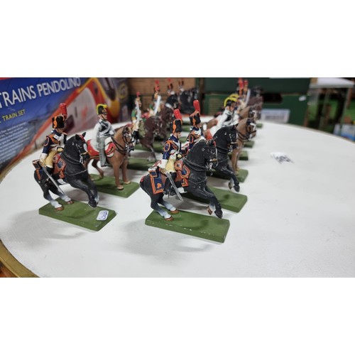 26 - Quantity 14x large good quality metal soldier figures on horseback, cavalry highly detailed and all ... 