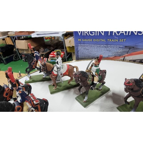 26 - Quantity 14x large good quality metal soldier figures on horseback, cavalry highly detailed and all ... 