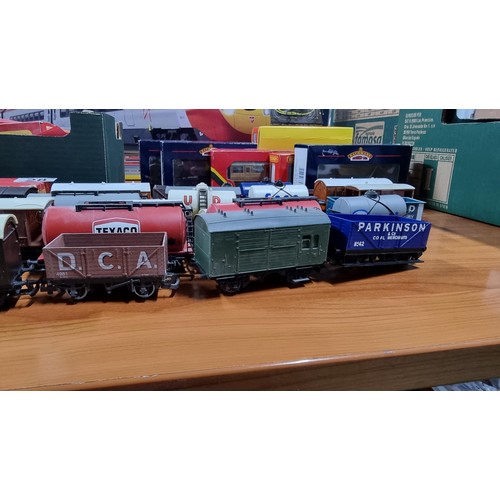 28 - Large quantity of OO gauge rolling stock with various advertising in good condition