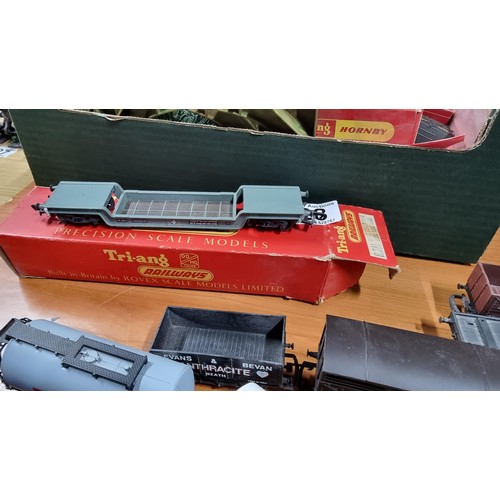 28 - Large quantity of OO gauge rolling stock with various advertising in good condition