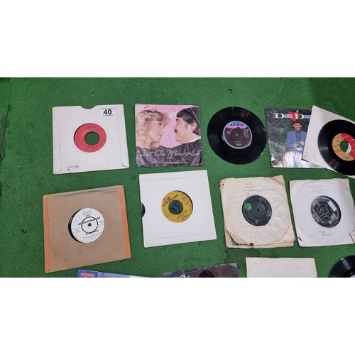 40 - Large quantity of 45's single vinyl records inc some good bands House Martins, Queen, Tears for Fear... 