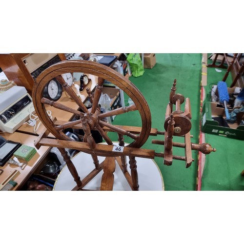 46 - Vintage wooden spinning wheel in excellent condition height of 69cm length 67cm width 41cm