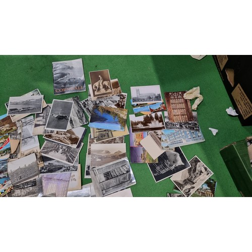 93 - Box contang a very large quantity of mostly vintage and antique postcards along with a quantity of c... 