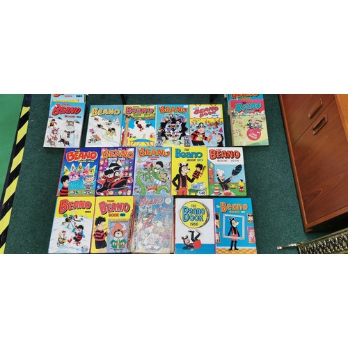 140 - 33x Vintage The Beano book annuals dating from 1960s to 1990s.