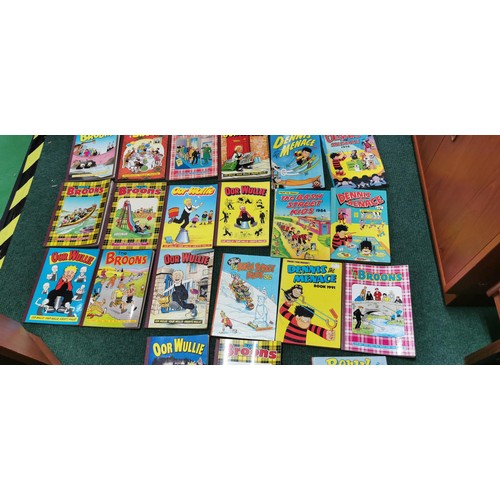 142 - Large quantity of 50x various vintage annuals inc The Broons, Oor Wullie, Dennis The Menace, Beryl a... 