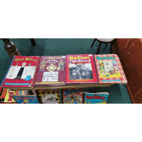 142 - Large quantity of 50x various vintage annuals inc The Broons, Oor Wullie, Dennis The Menace, Beryl a... 