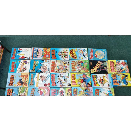 148 - Quantity of 40x vintage Annuals of The Beezer and The Topper books from 1960s to 1990s.