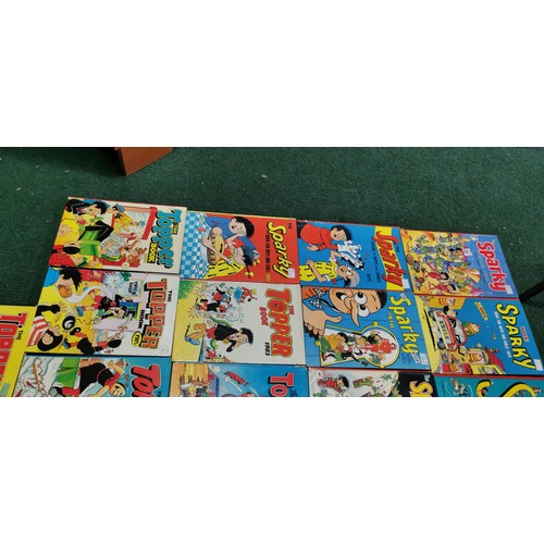 149 - Quantity of 23x vintage Annuals of The Sparky Book and The Topper Book, mostly from the 1970s