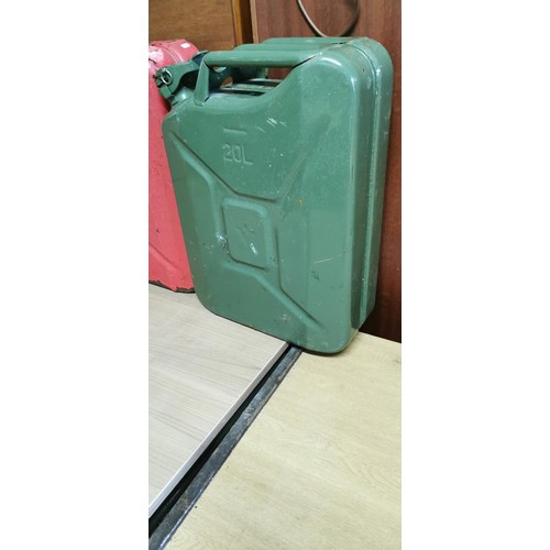 161 - 3x  vintage 20L Jerry cans, 2x in green and 1x in red.