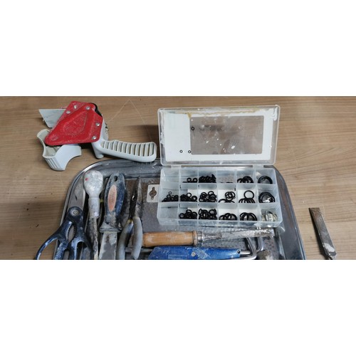 180 - Tray of hand and wood working tools inc hammers, chisels etc. Tray NOT included.