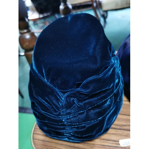 227 - 4x vintage ladies fashion hats, inc. one in deep blue velvet, excellent quality and condition