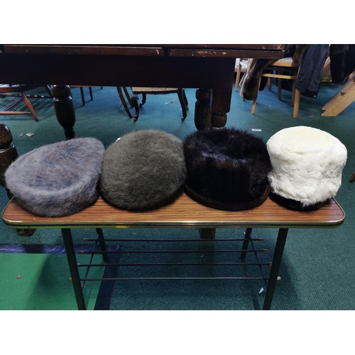 229 - 4x vintage ladies fashionable fur hats, inc. 2x real fur, 2x faux fur, two of the hats is Kangol. Ex... 