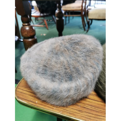 229 - 4x vintage ladies fashionable fur hats, inc. 2x real fur, 2x faux fur, two of the hats is Kangol. Ex... 