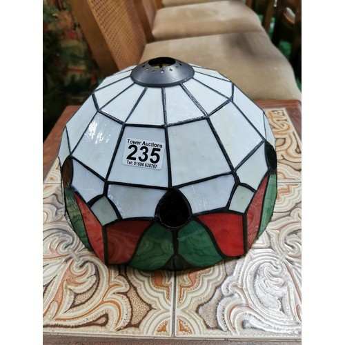 235 - Tiffany style glass lamp shade in good clean overall condition. Measures 29.7cm diameter, 17cm heigh... 