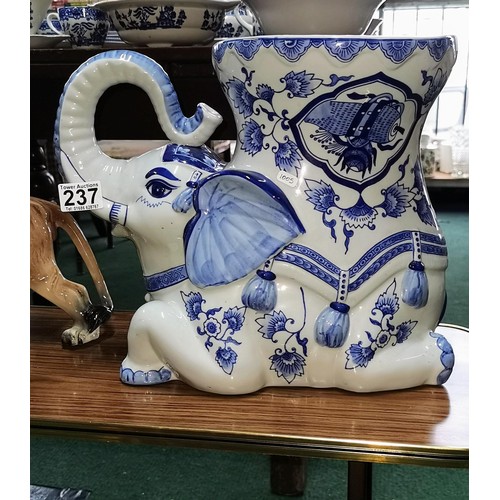 237 - Good quality & detailed vintage ceramic painted lion & Chinese blue & white elephant planter. Both i... 