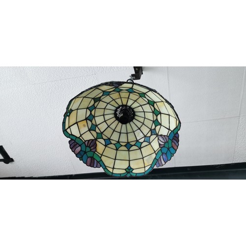 539 - Tiffany style ceiling lamp fitting with a 41cm diameter shade fab condition nice and vibrant colours