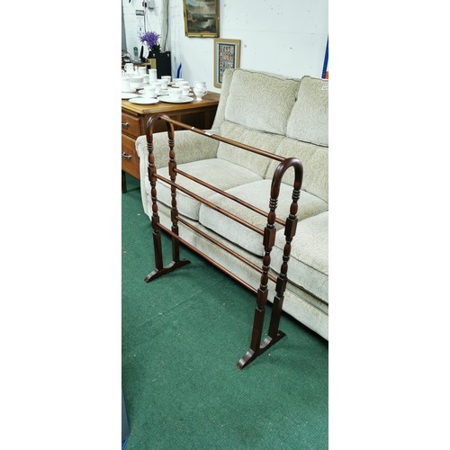 541 - Antique wooden towel rail in good order