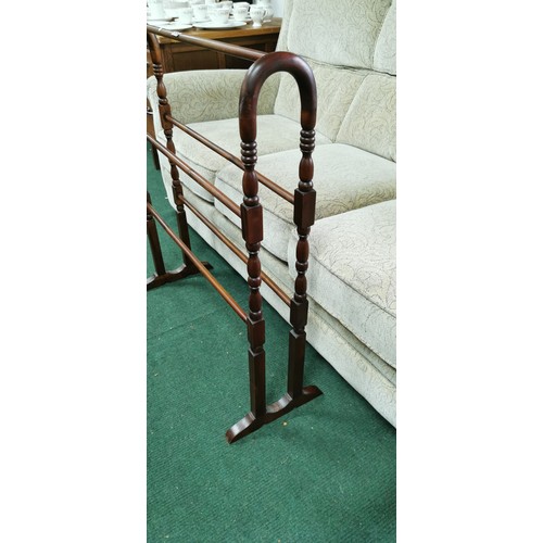 541 - Antique wooden towel rail in good order