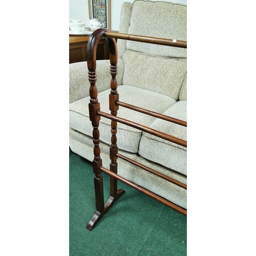 541 - Antique wooden towel rail in good order