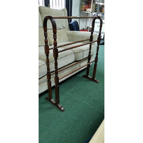 541 - Antique wooden towel rail in good order