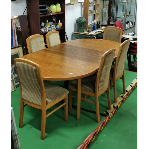 542 - Extending table and 6 chairs with upholstered seats and backs - see photos for condition.