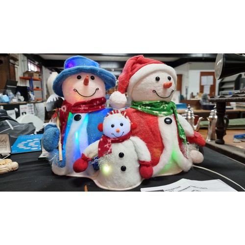 20 - Three piece Christmas cotton snowman family lights figure wich flashes multi coloured lights in exce... 