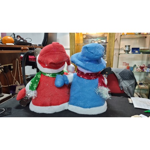 20 - Three piece Christmas cotton snowman family lights figure wich flashes multi coloured lights in exce... 