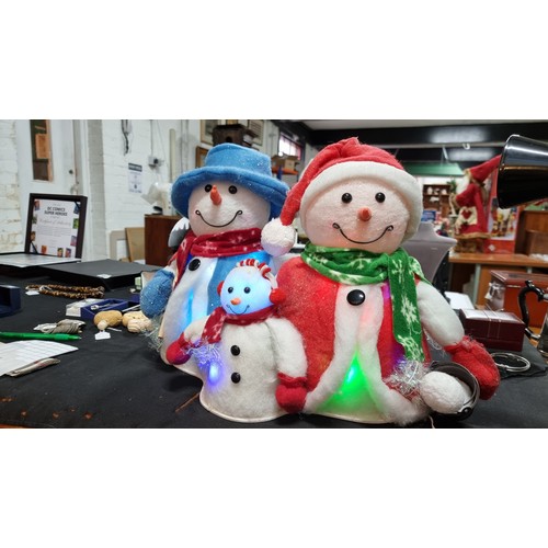 20 - Three piece Christmas cotton snowman family lights figure wich flashes multi coloured lights in exce... 