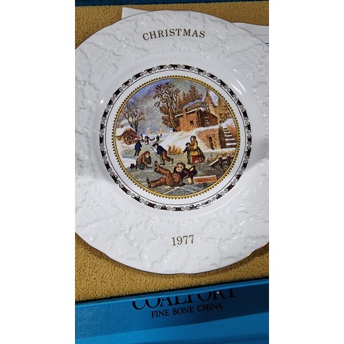 21 - Quantity of 5 vintage boxed Christmas plates by Coalport for 1970' & 1980's all with their COA's alo... 