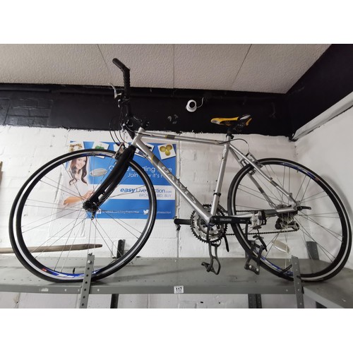 117 - Dawes Discovery 701 27 speed racing bike with 22 inch frame in good overall condition.