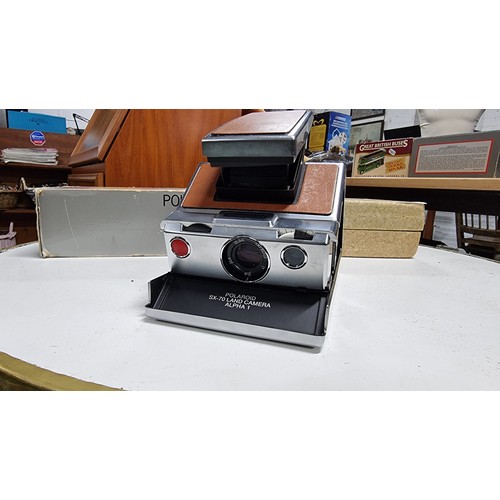 62 - Vintage polaroid land camera sx-70 alpha 1 in its original box a good collectable camera appears to ... 