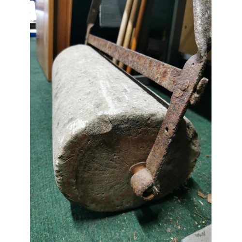 133 - Antique 19th Century concrete garden lawn roller in good overall condition. Measures 138cm height. C... 