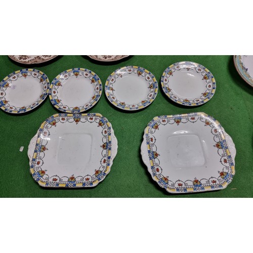 74 - Quantity of 23x good collectable plates inc a set of six Johnson Bros Old British castle plates, set... 