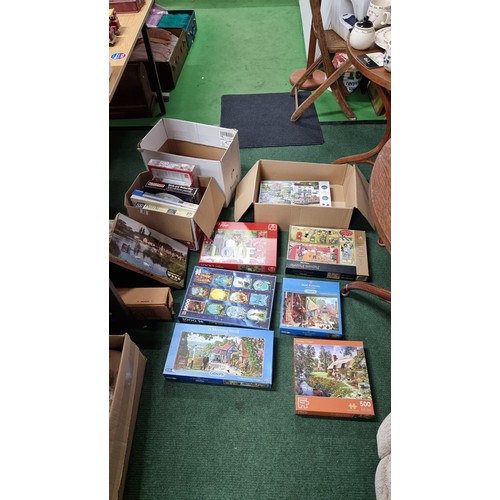 83 - Large quantity of various jigsaw puzzles 2 are new and sealed