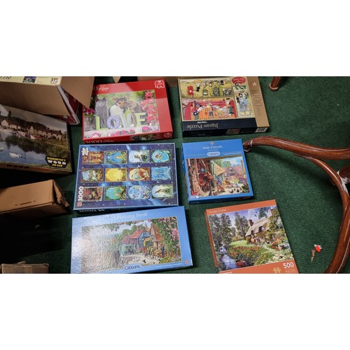 83 - Large quantity of various jigsaw puzzles 2 are new and sealed