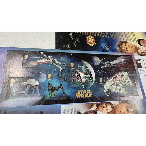 259 - 2x sets of Star Wars Royal Mail first day cover mint stamps in excellent condition