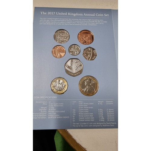 273 - Royal Mint 2017 Untied kingdom annual coin set featuring 13 mint uncirculated coins for 2017 inc 2x ... 