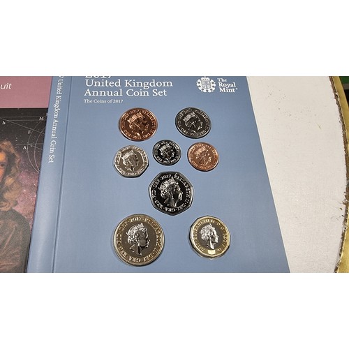 273 - Royal Mint 2017 Untied kingdom annual coin set featuring 13 mint uncirculated coins for 2017 inc 2x ... 