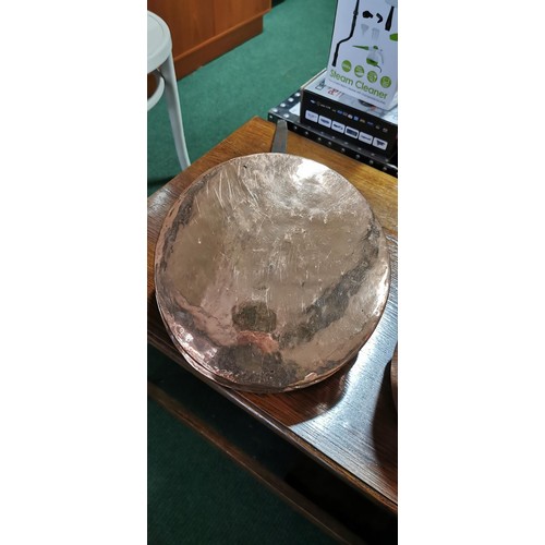 189 - 4x good quality heavy copper frying pans & saucepans in good vintage polished condition. Largest pan... 