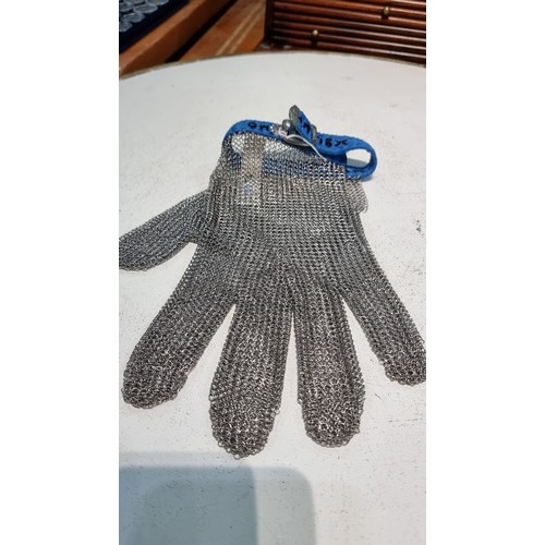 298 - Chainex metal chainmail butchers glove in excellent clean condition expensive to by new made in Fran... 