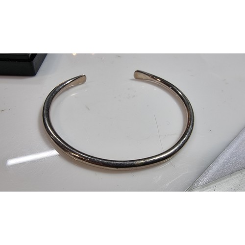 311 - Hallmarked silver torque bangle in excellent clean condition boxed has a weight of 10.8g